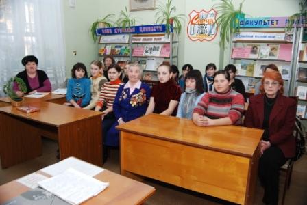 Урок боевой славы «Глазами тех, кто был в бою» состоялся  в юношеской библиотеке г.Канаш